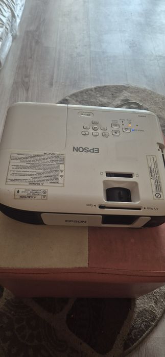 Vand 2 bucati de video proiectoare epson