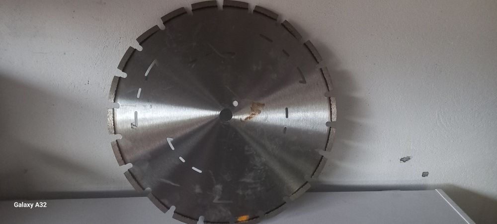 Disc de taiat beton \ asfalt / diamantat / Nou