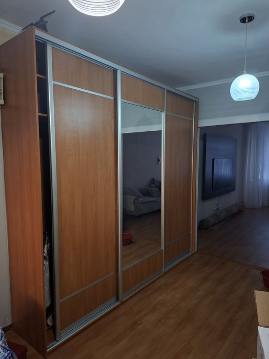 Шкаф купе на три секции