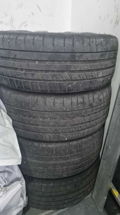 Jante aliaj R18 x 7 1/2JJ ET 38 cu cauciucuri vara 225/40ZR18 Tourador