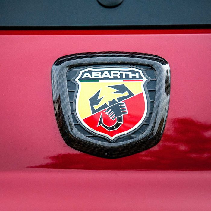 Изработка и ремонт на детайли от карбон