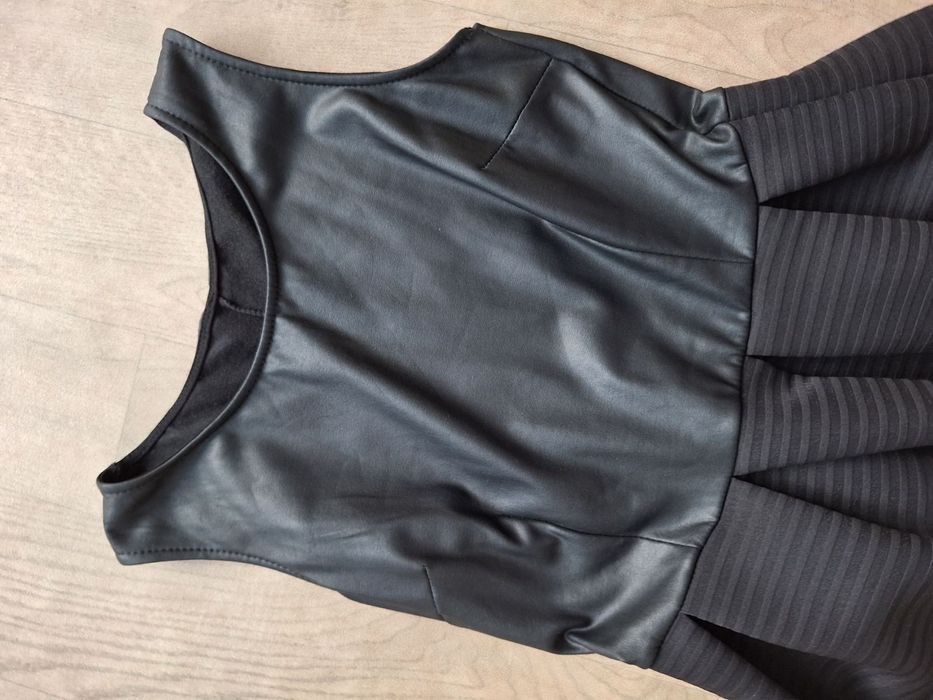 Черна елегантна рокля