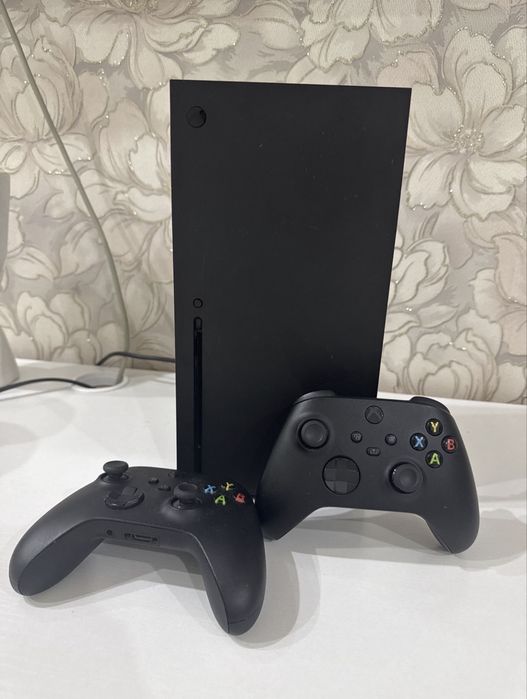 Xbox series X, 2 gamepads