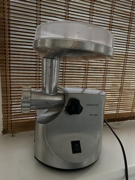 Мясорубка Kenwood 1600