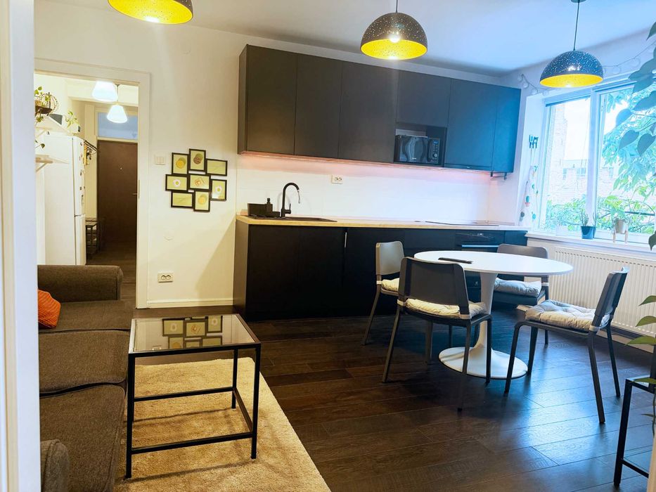 Proprietar, vând apartament central 3 camere la cheie, et. 2/3, liniștit și verde (curte interioară) – Horea 18