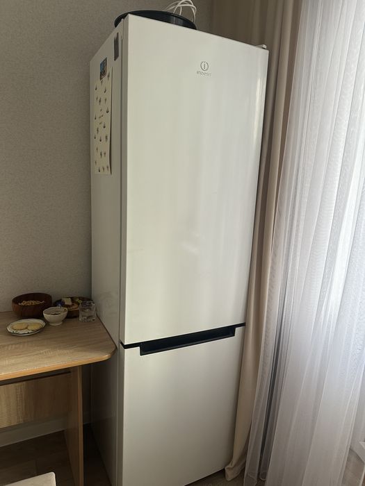 Холодильник indesit