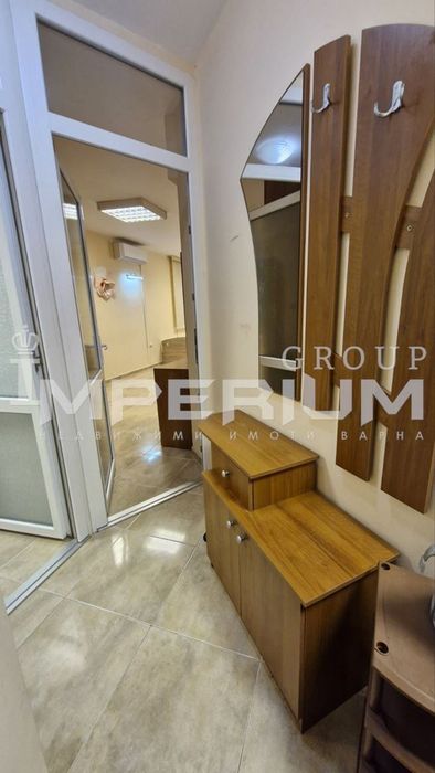 ГОЛЯМ Едностаен апартамент под наем в района на Спортна зала, гр. Вар