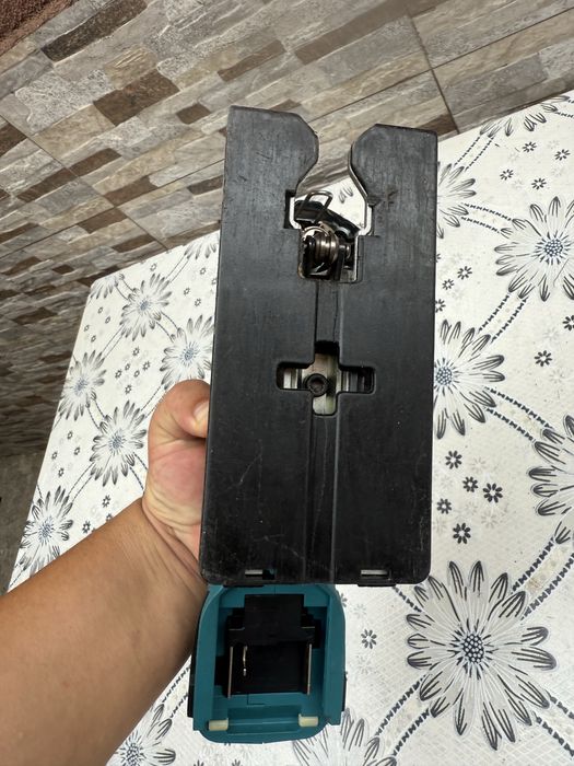 Акумулаторен прободен трион MAKITA DJV181