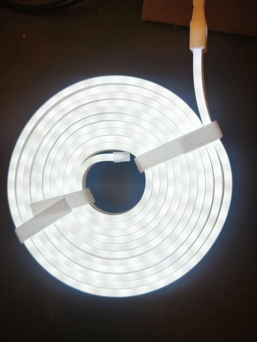 LED лента (бяла светлина)