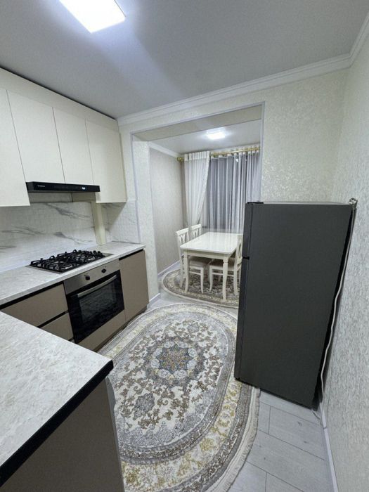 Сдаётся квартира в чирчике 2х ком 4мкн 4 этаж не далеко от дороги