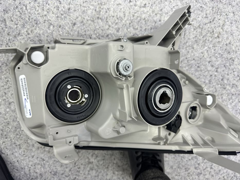 Фары передние новые