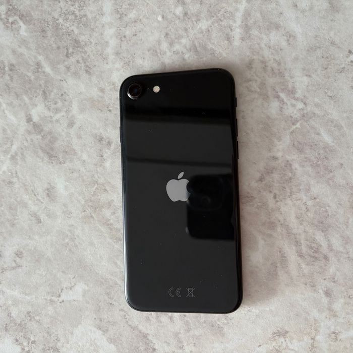 Продам iPhone SE 2020