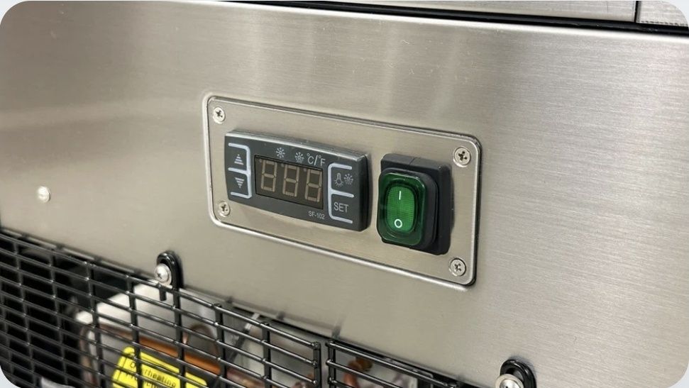 Vetrina xaladelnik siz xoxlagan razmerda zavatiskoy garantiya 1yil