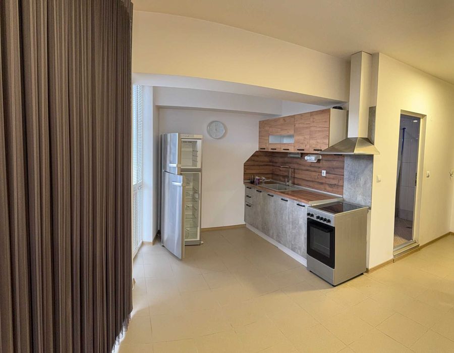 Дава се под наем Двустаен апартамент в Добрич, Център - 68 кв.м за 357 € - Снимка #2