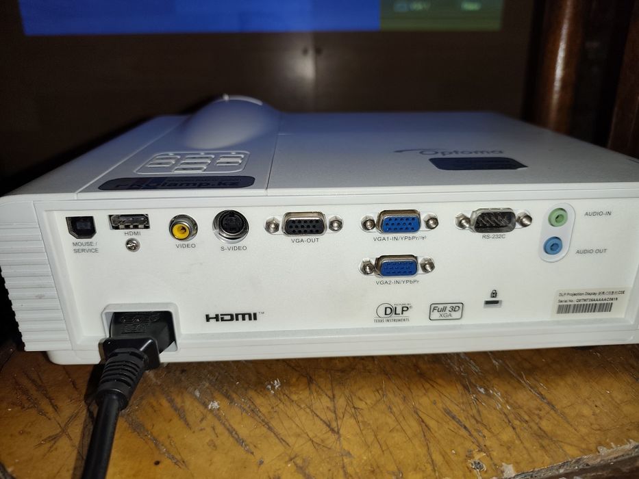 Проектор короткофокусный