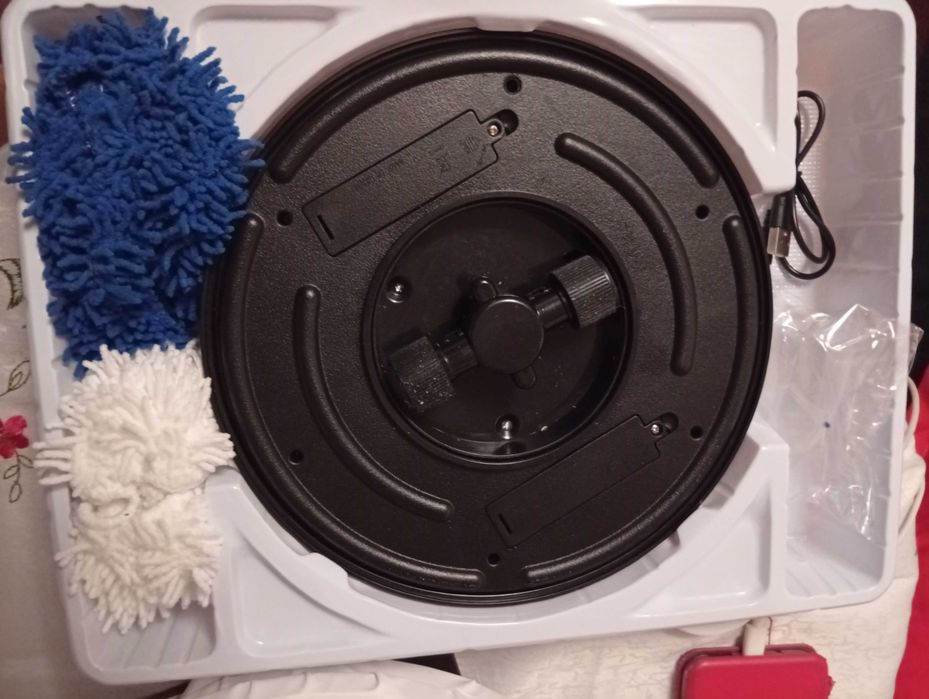 Vând aspirator robot