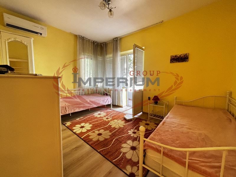 Дава се под наем Тристаен апартамент в Варна, ВИНС - 70 кв.м за 663 € - Снимка #4