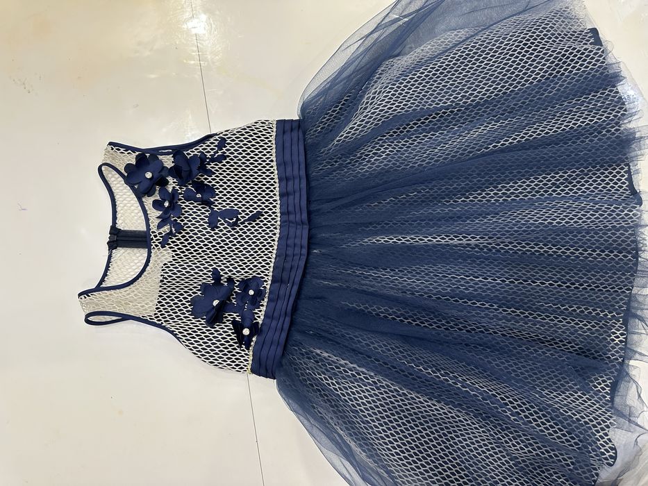 Платья нарядные 122см