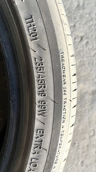 Продам резину Triangle 235/45/19