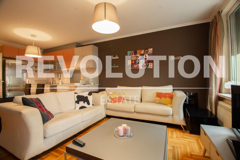 Дава се под наем Двустаен апартамент в София, Лозенец - 66 кв.м за 725 € - Снимка #1