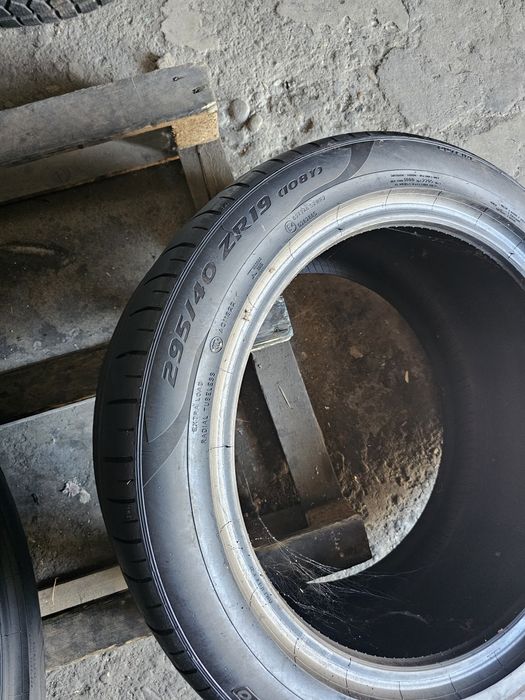 2 anvelope vara 295 40 19 Pirelli Pzero