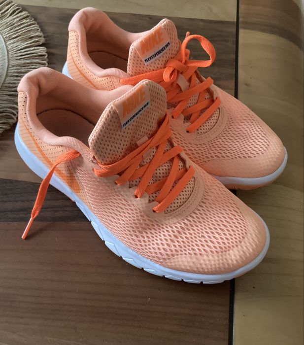 Маратонки NIKE ,номер 38,5