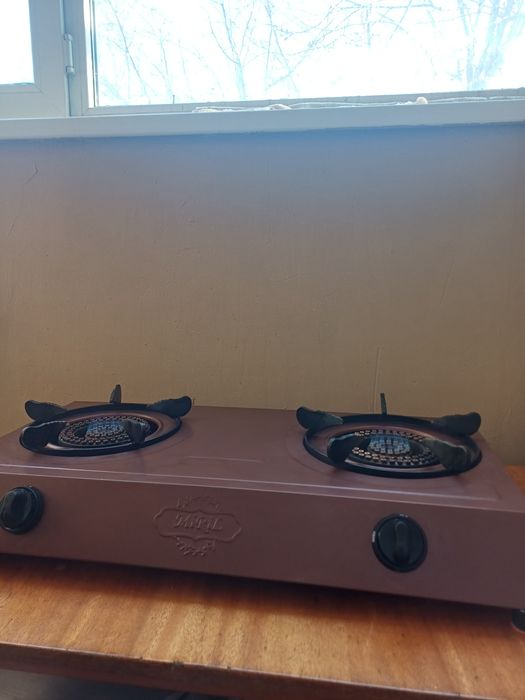 Продам газовую плиту