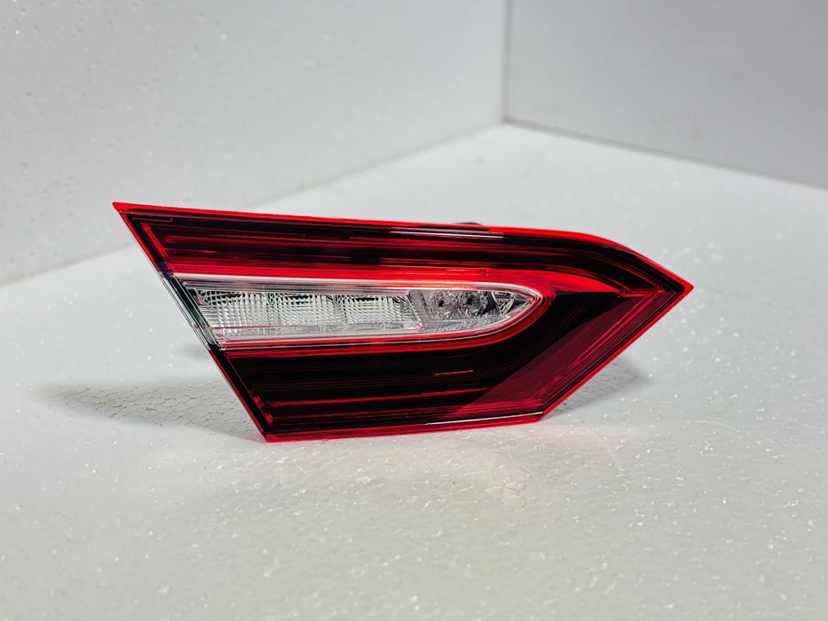 Задние оригинальные фонари на Toyota Camry 70