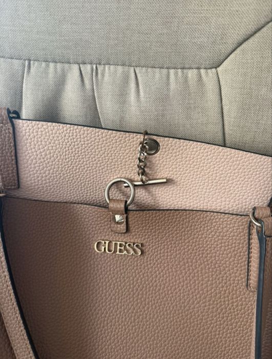 Geanta de umar Guess