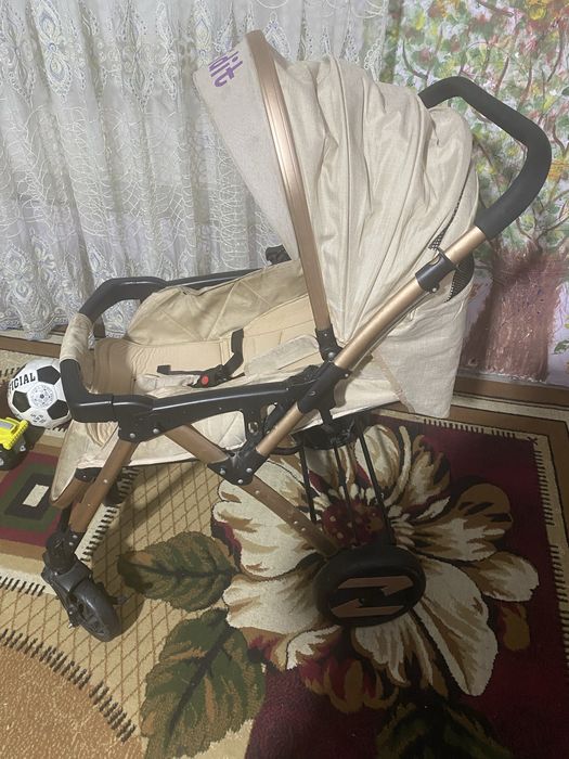 Детская коляска с рождения до трёх лет