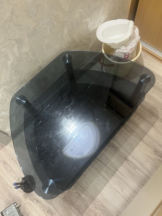 Продам стеклянную тумбочку