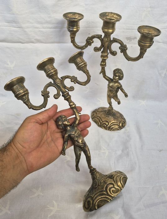 Pereche două sfeșnice vechi din bronz cu Îngeri Heruvimi, cu 3 posturi, fabricat in Franța, 30cm.