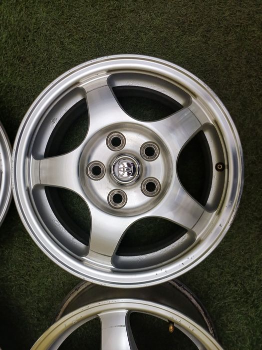 Диски R15 5x114.3 на Toyota.