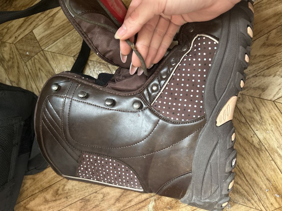 Сноуборд и ботинки