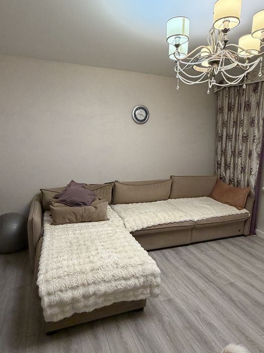 Диван продам длина 3.20+пуф