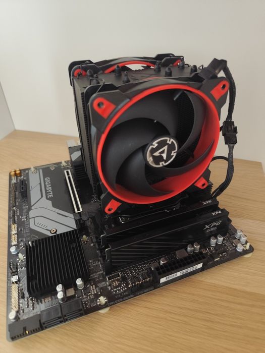Kit CPU Ryzen 7950X  și placa de baza
