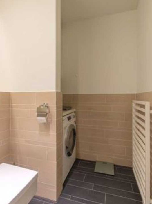 Дава се под наем Двустаен апартамент в Пловдив, Остромила - 65 кв.м за 204 € - Снимка #3