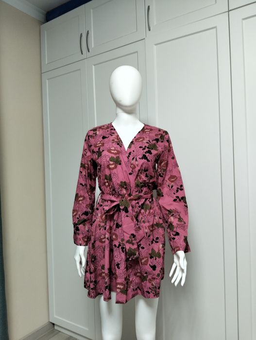 Продам платья новые