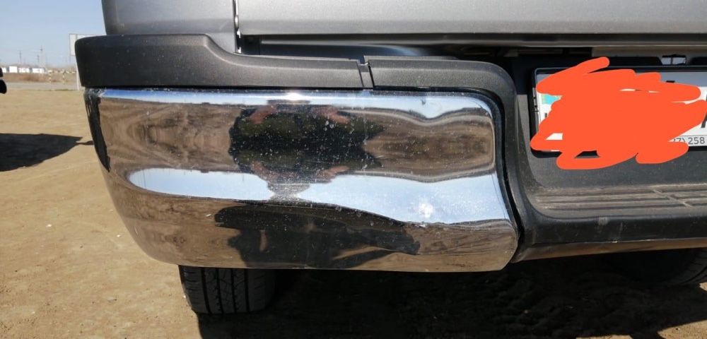 Продам нержавеющий деталь бампера на хайлюкс с 2015 года