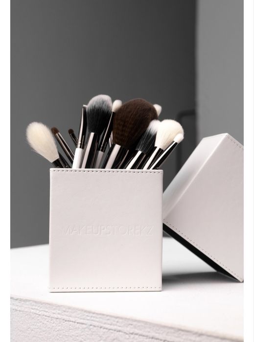 MAKEUPstore кисти