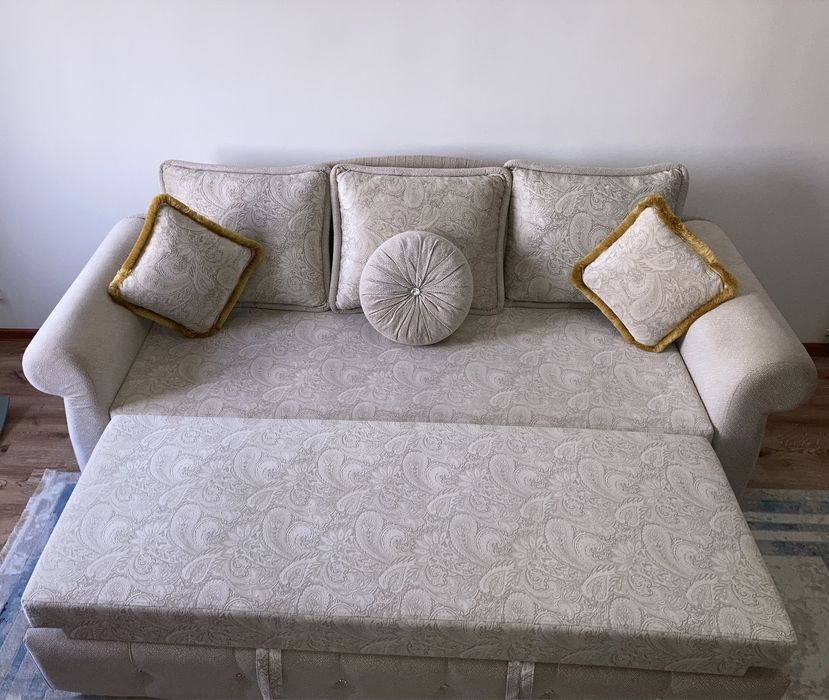 Диван беживый раскладной