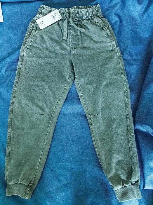 Детски спортни панталони 134 см. 2 бр. RESERVED