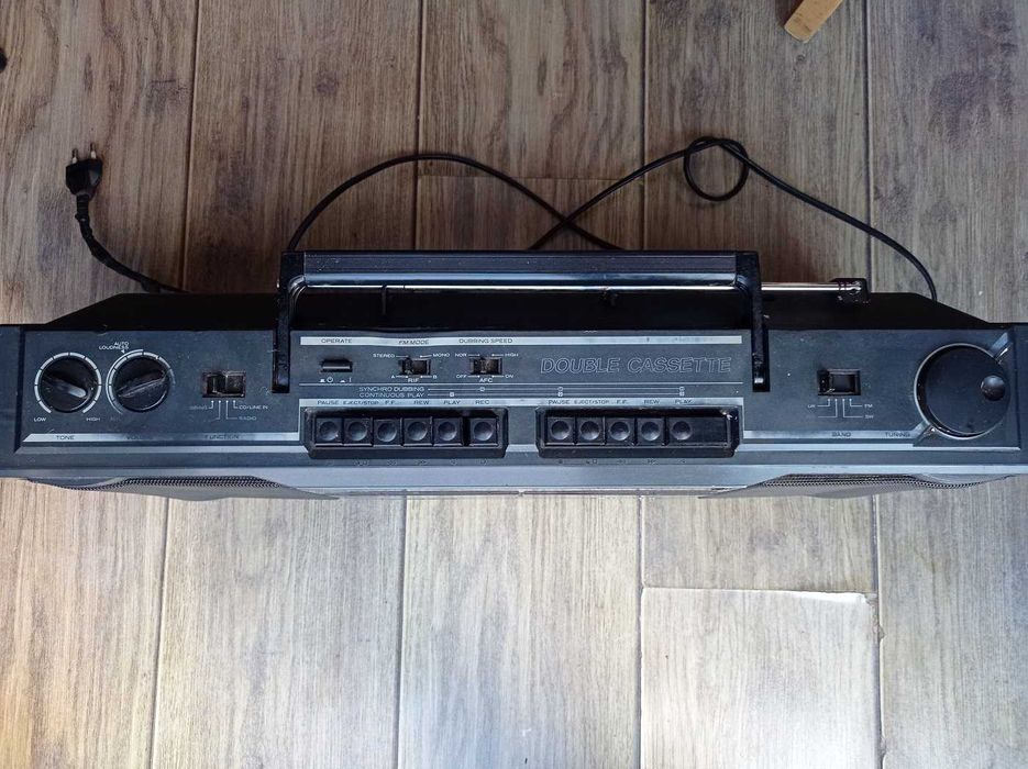 Продавам Ретро Радио Касетофони Hitachi Хитачи от 80те 2бр