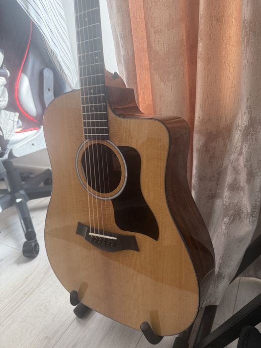 Chitara Taylor 210ce Plus