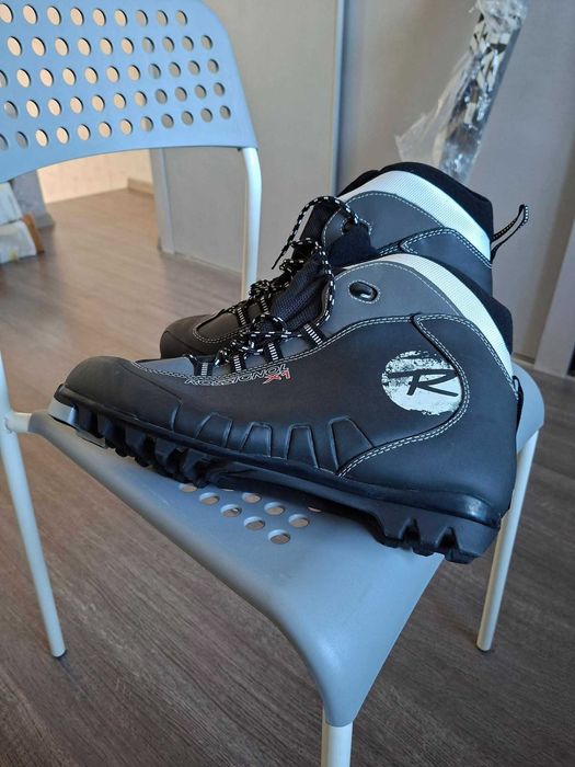 Ски за бягане нови със обувки.