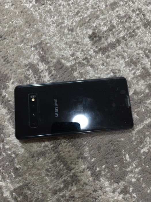 Samsung S10 в хорошем состоянии