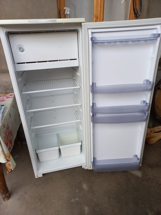 Продаю холодильник у