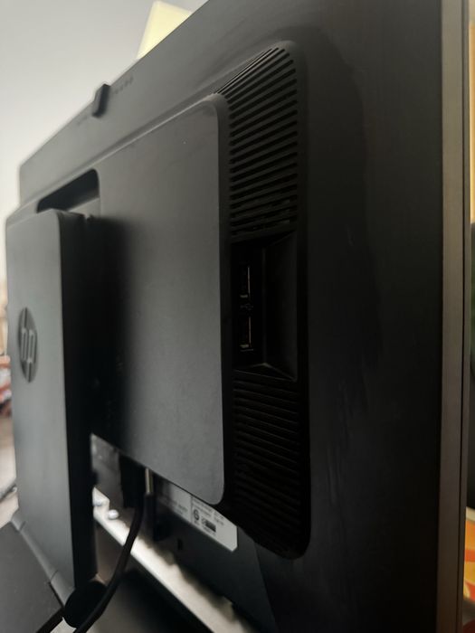 Като нов HP EliteDisplay E221c - 21.5” IPS Full HD монитор