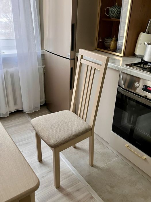 Стулья для кушни и гостинной