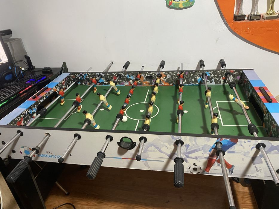 Masa de fotbal /  MATCH 2020 – Stare foarte bună + 2 mingi